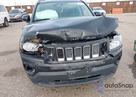 2016 Jeep Compass Latitude z USA, uszkodzony, nr VIN 1C4NJDEB9GD781172